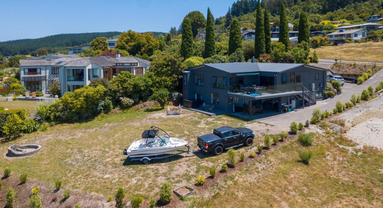 Acacia Bay Bach - Views, Spa & Serenity - Taupo Eksteriør billede